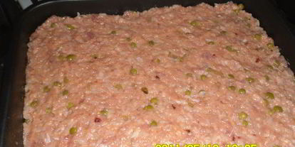 Шаг 4: мясных паштетик с рисом и зеленым горошком