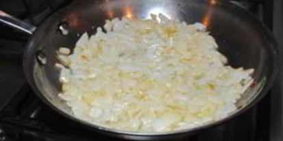 Шаг 1: паштета из куриной печени с луком