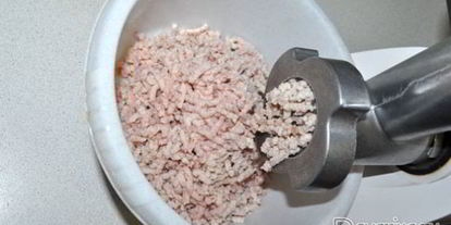 Шаг 1: паштета из курицы с ветчиной