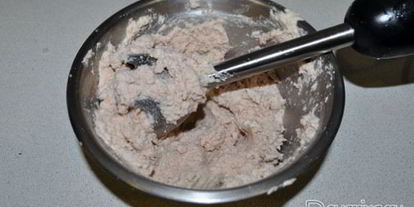 Шаг 2: паштета из курицы с ветчиной