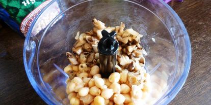 Шаг 2: паштета из нута с вешенками и грецкими орехами