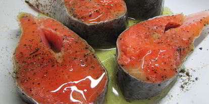 Шаг 1: паштета из семги с красной икрой и белым вином