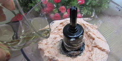 Шаг 3: паштета из семги с красной икрой и белым вином