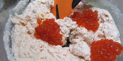 Шаг 4: паштета из семги с красной икрой и белым вином