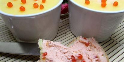 Шаг 8: паштета из семги с красной икрой и белым вином