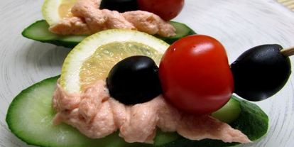 Шаг 9: паштета из семги с красной икрой и белым вином