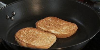 Шаг 1: паштета из скумбрии с хреном