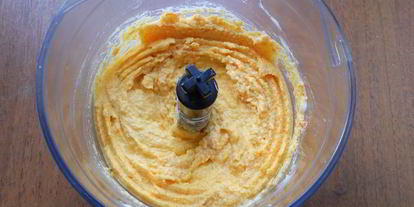 Шаг 2: паштет из слабосоленой семги, яиц и моркови