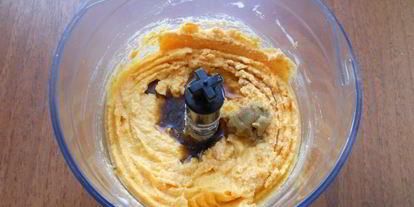 Шаг 3: паштет из слабосоленой семги, яиц и моркови