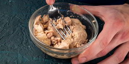 Шаг 1: паштета с плавленым сыром