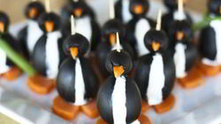 Рецепт Пингвинов из маслин, фаршированные мягким сыром