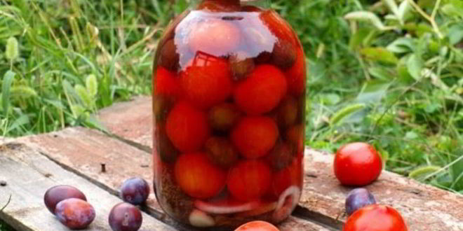 Рецепт помидоров со сливами на зиму