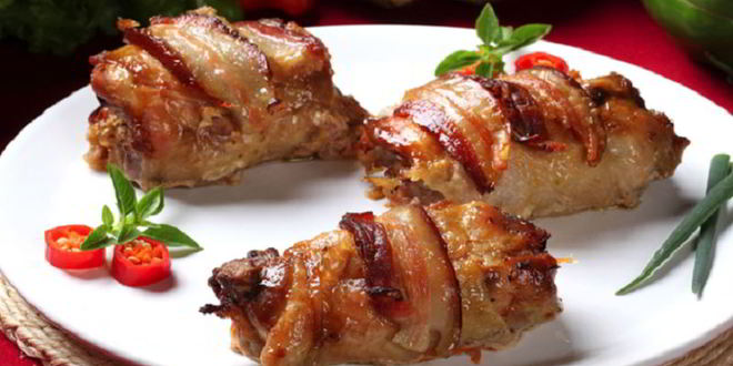 Рецепт Куриных роллов с черносливом в беконе