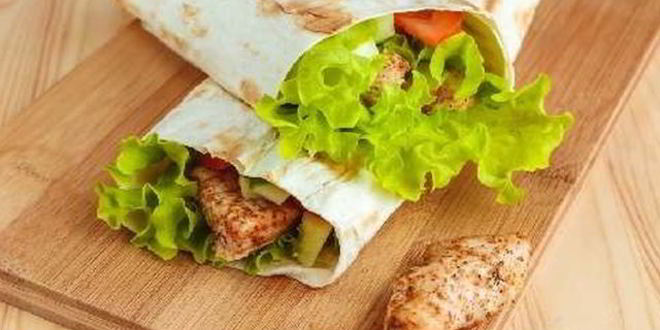 Рецепт нежного ролла с курицей и помидорами