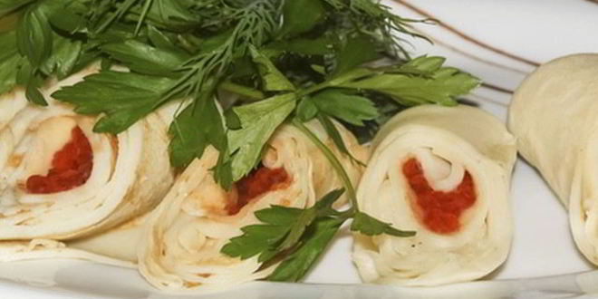 Рецепт нежных роллов из блинов и красной икры