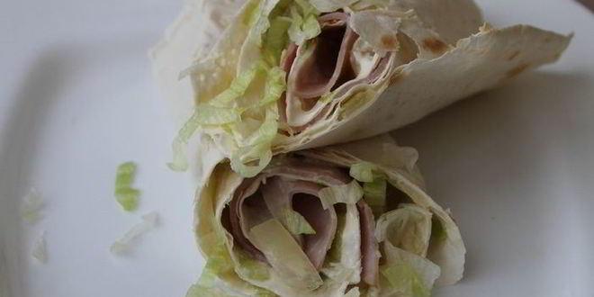 Рецепт Нежных роллов с ананасами и ветчиной