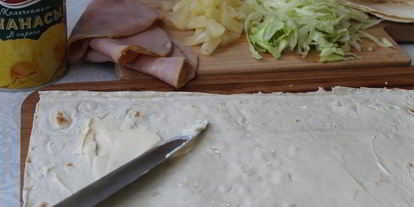 Шаг 1: нежных роллов с ананасами и ветчиной