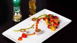 Рецепт Ролла из копченого лосося с томатами