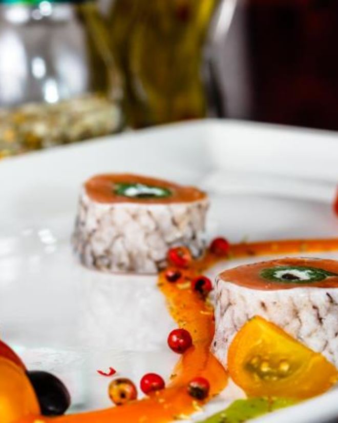 Рецепт ролла из копченого лосося с томатами