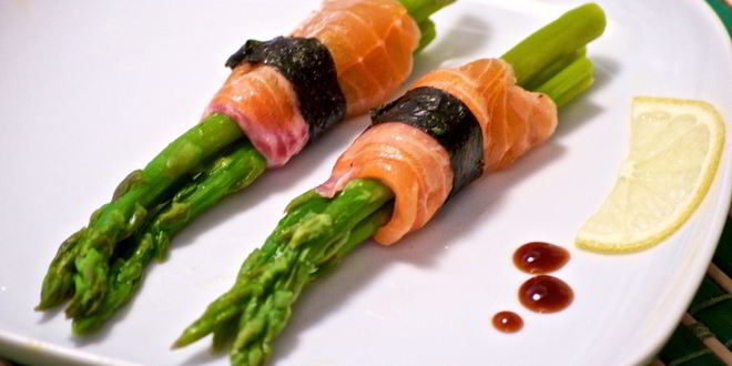 Рецепт ролла из спаржи с лососем