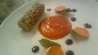 Рецепт Ролла из свинины с креветкой, в панировке из трав и орехов, с пюре из сладкого картофеля