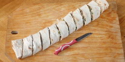 Шаг 11: ролла пшеничного с паштетом из тунца