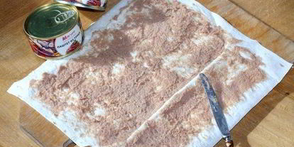 Шаг 7: ролла пшеничного с паштетом из тунца