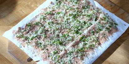 Шаг 8: ролла пшеничного с паштетом из тунца