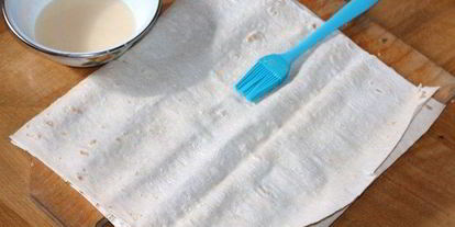 Шаг 9: ролла пшеничного с паштетом из тунца