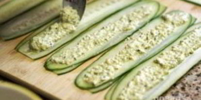 Шаг 2: ролла с огурцом