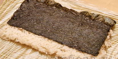 Шаг 1: ролла в стружке тунца бонито