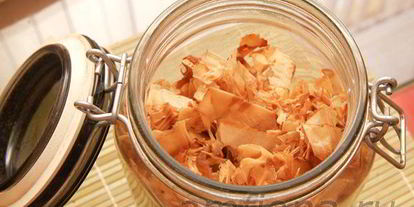 Шаг 12: ролла в стружке тунца бонито