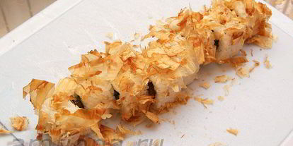 Шаг 13: ролла в стружке тунца бонито