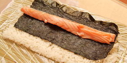 Шаг 3: ролла в стружке тунца бонито