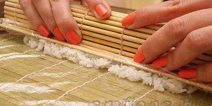 Шаг 8: ролла в стружке тунца бонито