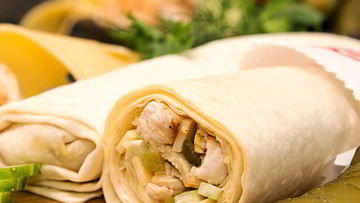 Рецепт Роллов из лаваша с курицей и солеными огурцами