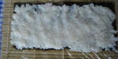 Шаг 1: роллов рисом наружу