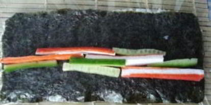 Шаг 2: роллов рисом наружу