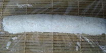 Шаг 3: роллов рисом наружу