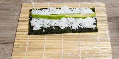 Шаг 1: роллов с авокадо авокадо маки