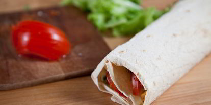 Шаг 10: роллов с куриной грудкой и салатом