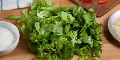 Шаг 7: роллов с куриной грудкой и салатом