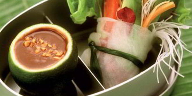 Рецепт Роллов с овощами из рисовой бумаги с арахисовым соусом