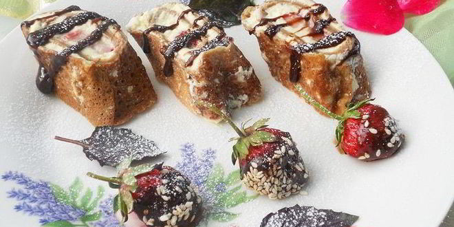 Рецепт Сладких роллов из шоколадных блинчиков с клубникой и лимонным курдом