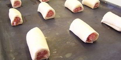 Шаг 2: советских роллов — сосиски в тесте