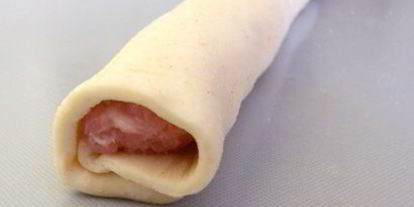 Шаг 3: советских роллов — сосиски в тесте