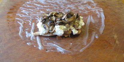 Шаг 6: спринга-роллов с курицей, грибами и сливочным сыром