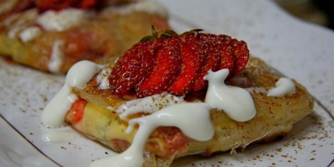 Рецепт Спринга-роллов с творогом, клубникой и бананом