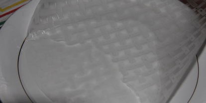 Шаг 3: спринг-роллы с творогом, клубникой и бананом