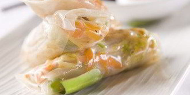 Рецепт Спринга-роллов со спаржей, копченым лососем и авокадо